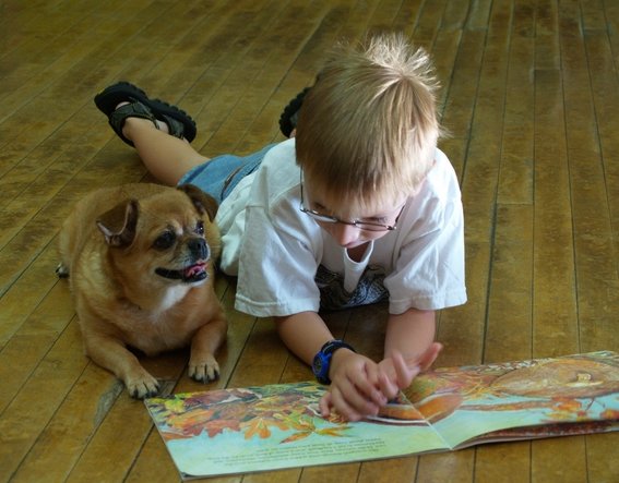 Picture of kids reading to dogs goes here.....