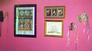 Be sure to visit my fun decorating w/Mardi Gras beads page!