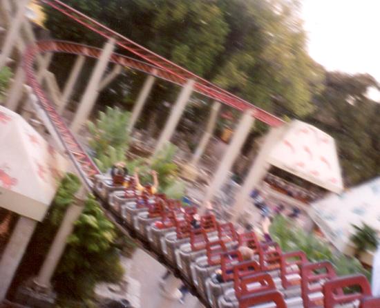 Knotts-2-01-Jaguar-First-Drop-POV.jpg (788414 bytes)