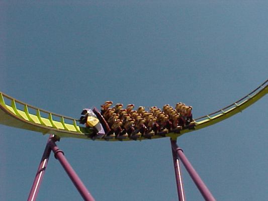 SFKK-9-25-99-Chang-diving-out-of-turnaround.jpg (44415 bytes)