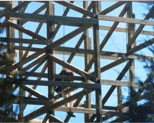 SFSTL-New-Coaster-1-24-00-Man-on-lift1.jpg (57376 bytes)