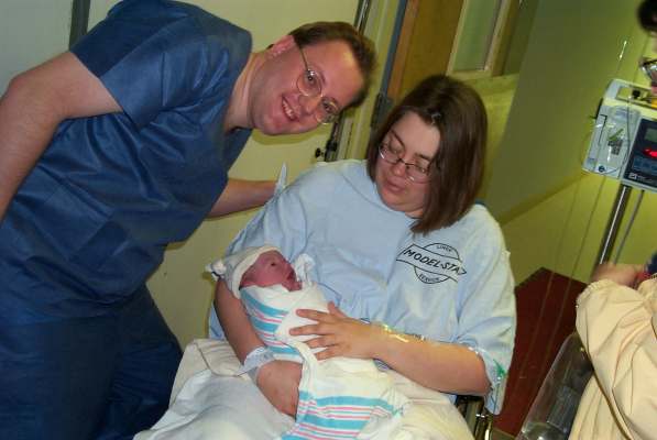 Bond-4-22-00-Bond-and-parents-1.jpg (26091 bytes)