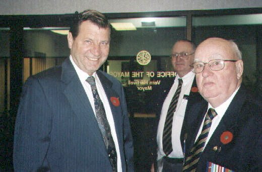 [Mayor Hartwell receiving first Poppy]