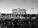 Tausende Bsewichte beklatschten das Ende der DDR