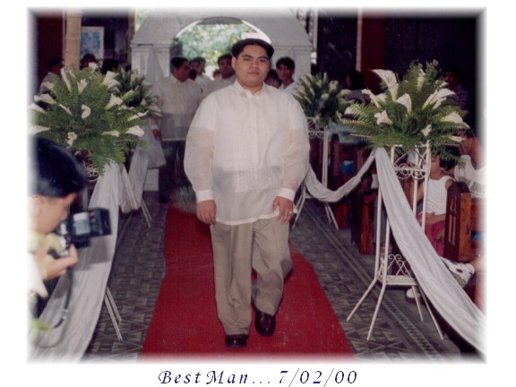 yan naglalakad na me best man ako dyan payat ko pa nun heheehh...