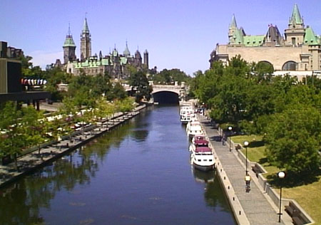 http://www.canajun.com/ottawa/tourism/pictures/intro/
