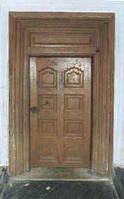door1a.jpg (20019 bytes)