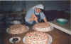 monja trabajando.jpg (39768 bytes)