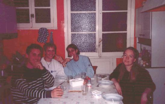 Cenando comida de Noruega/ Havind a norsk dinner