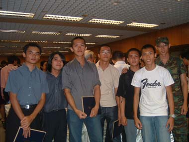 Nanyang Polytechnic Graduation 2003 - Vincent and friends at buffet reception