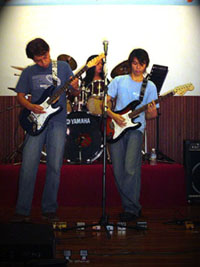 Six Strings Extravaganza - Vincent & Xiaoti during rehersal