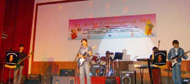 Six Strings Extravaganza - Mercury performing