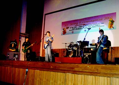 Six Strings Extravaganza - Mercury performing