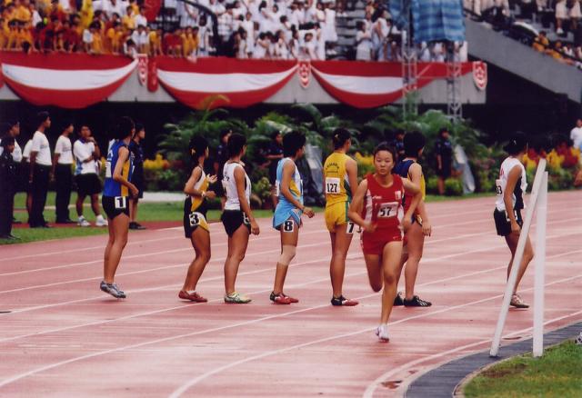 Captain SiQi beginning to run the final leg in the 4x400 m finals. The  rest are still waiting for their 3rd runner to pass the baton.