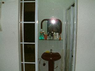 http://www.oocities.org/sg/yslc5830/1zp_328_9MasterToilet.JPG