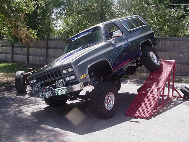 This beast belongs to Shawn Spickler of Off-road.com.  A cool guy, an even cooler Blazer.  This thing is MEAN, people!