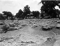 BUILDINGS & OBSERVATION BENCHES AT DESERT VIEW POINT BEFORE WATCHTOWER CONSTRUCTION. CIRCA 1931. FRED HARVEY CO, KEMP. GRCA 44631
