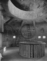 DESERT VIEW WATCHTOWER. INTERIOR HOPI ROOM. WALLS OF SNAKE ALTAR IN FOREGROUND. CIRCA 1932. FRED HARVEY CO. GRCA 15946