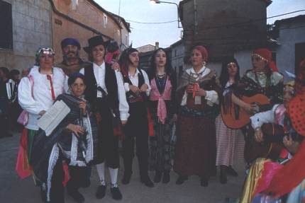 Comparsa por las calles de Solana del Pino