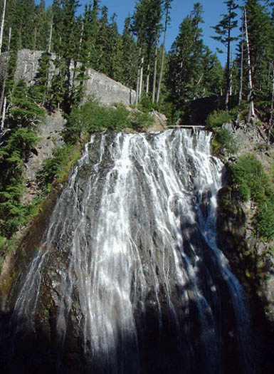 Pretty pretty waterfall.