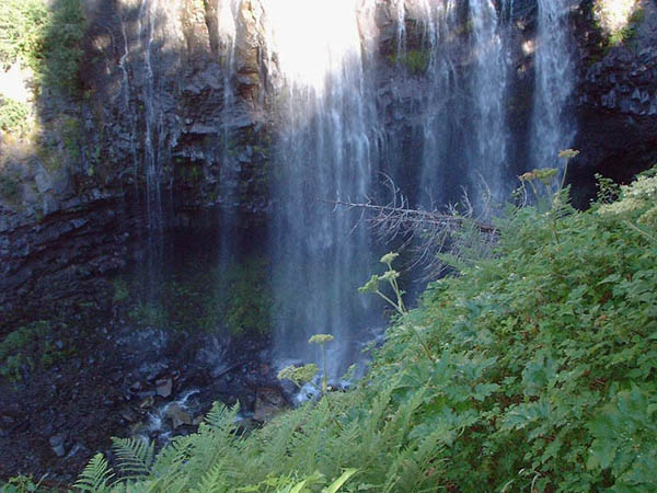 Pretty pretty bottom of the waterfall.