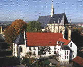 Ritterkapelle, mit CARITAS - Haus