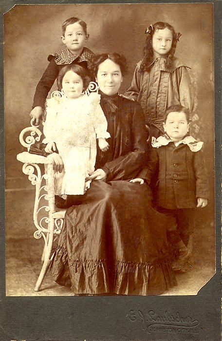 Mary Myrtle (Mason) Sigsbee is my maternal Great Grandmother.  This is a photo of Mary and her children, taken in 1904, shortly after the death of her husband, James Albert Sigsbee, my Great Grandfather.