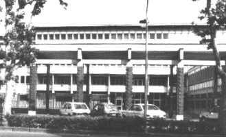 [Foto bn: facciata dell'Istituto]