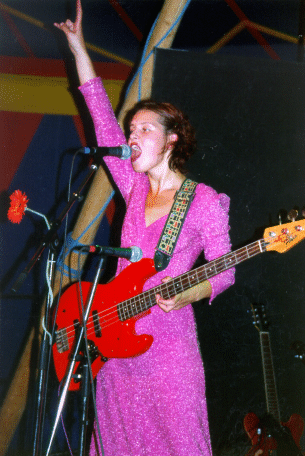 Eva am Bass
