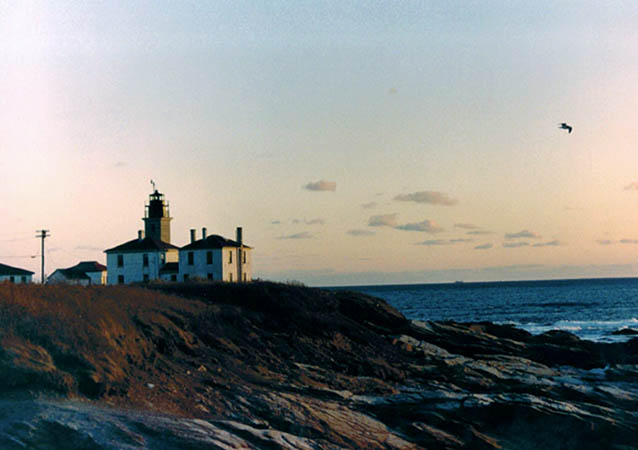 lighthouse-dusk.jpg (174963 bytes)