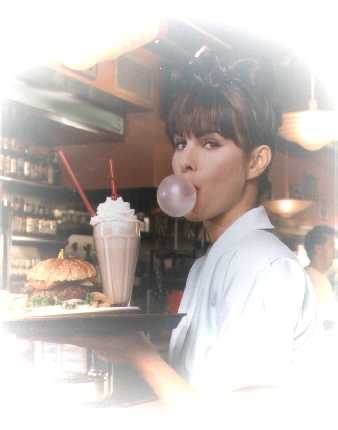 aunque en aquel cafetín
se necesitaban
por lo menos dos meseras,
el viejo mañoso
únicamente te contrató a ti.
Y es que tú trabajabas con muchas ganas.