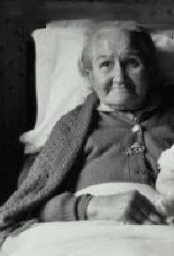 Una Anciana 
Dura De Morir