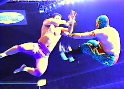 ...desde chiquito
era mi ilusión
ser luchador...'