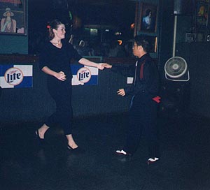 Swing_1_72.jpg (17260 bytes)