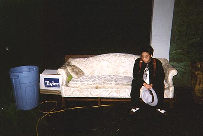 couch_pose_me_72.JPG (22056 bytes)