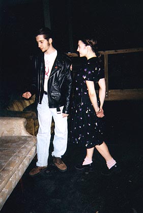 dave_jo_pose_72.JPG (25573 bytes)