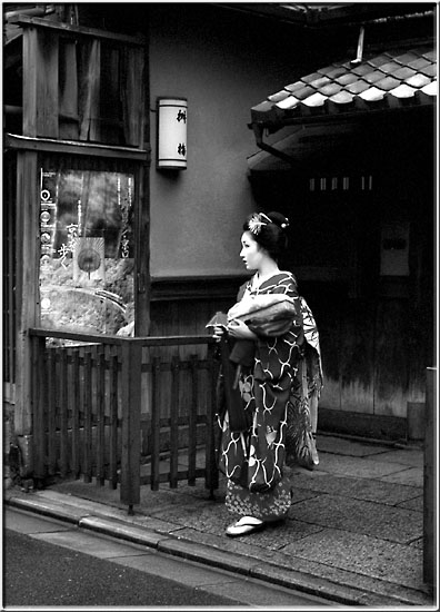 Maiko02.jpg  55K