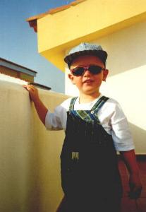 [Dani with sunglasses]