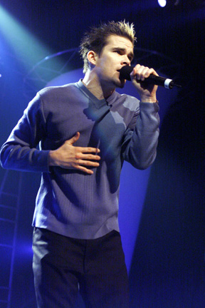 mtv_ray1.jpg (58516 bytes)