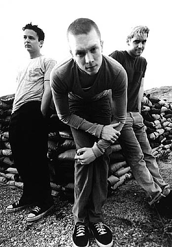 eve6max.jpg (51156 bytes)