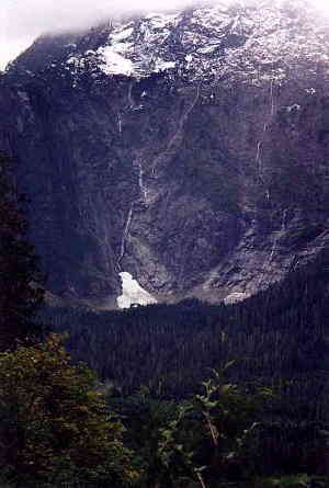 caves2.jpg (12344 bytes)