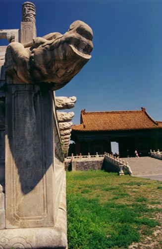 china2.jpg (38492 bytes)