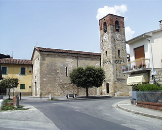 Oratoio, Piazza della Chiesa vista da Via Maggiore