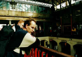 2001.09.15 01.36 london covent garden Martin.jpg (184328 bytes)