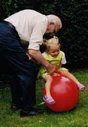 2002080112 opa daphne skippy.jpg (138666 bytes)