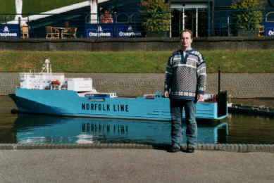 2002103016 madurodam martin.jpg (137564 bytes)