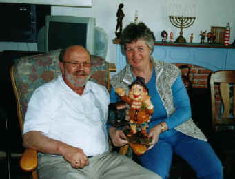 2002 04 13 01 22 pap meta met laaf 2.jpg (87213 bytes)