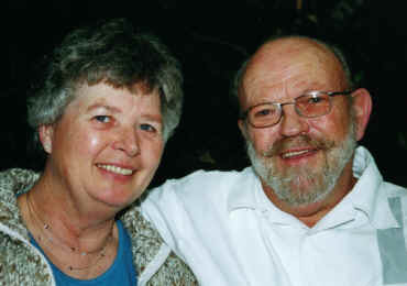 2002 04 13 01 28 bankje pap meta closeup.jpg (88877 bytes)