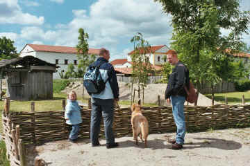 20040522archeon0003.jpg (107416 bytes)