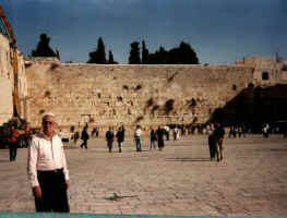 98iswailing_wall.jpg (83590 bytes)